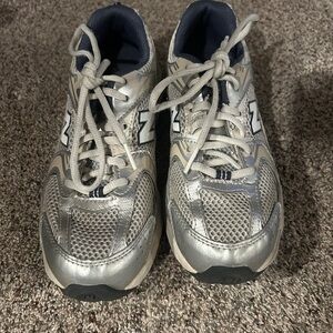 Kids New Balance 530 - Great Condition: Silver/Navy Blue